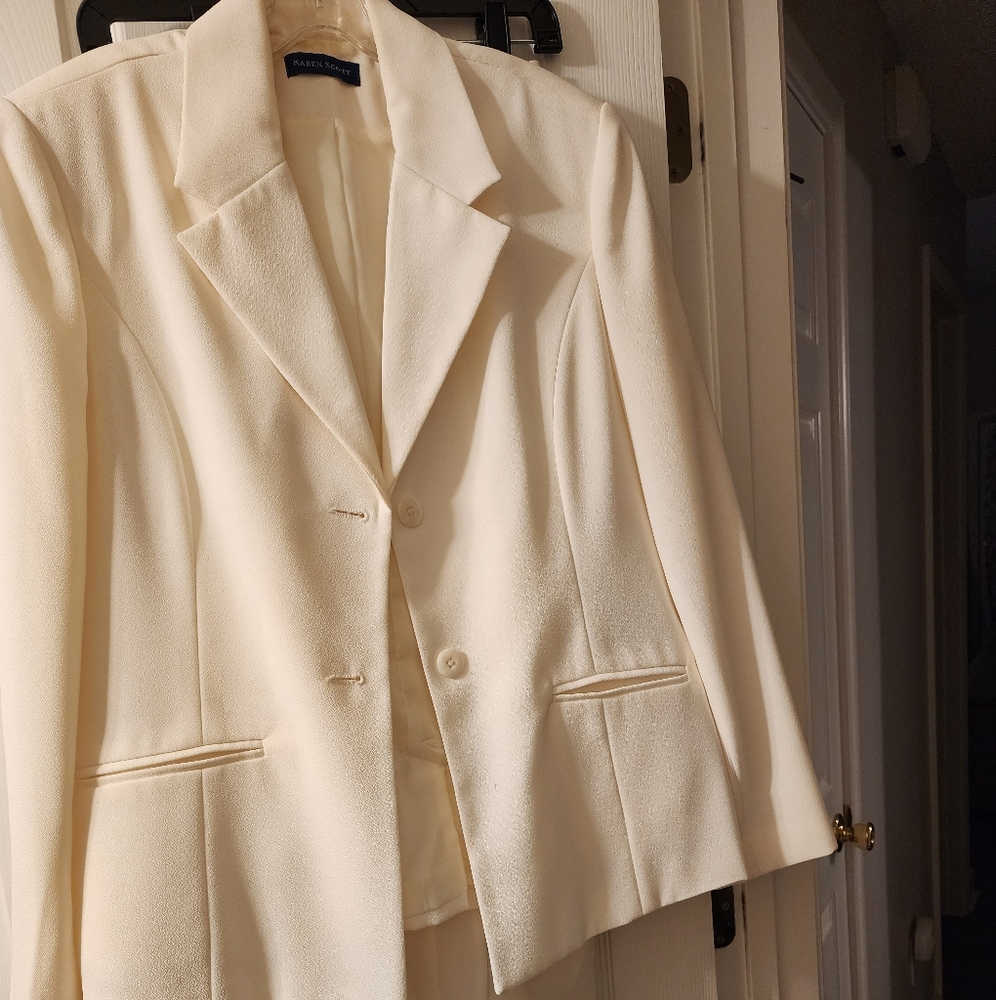 Pant suit